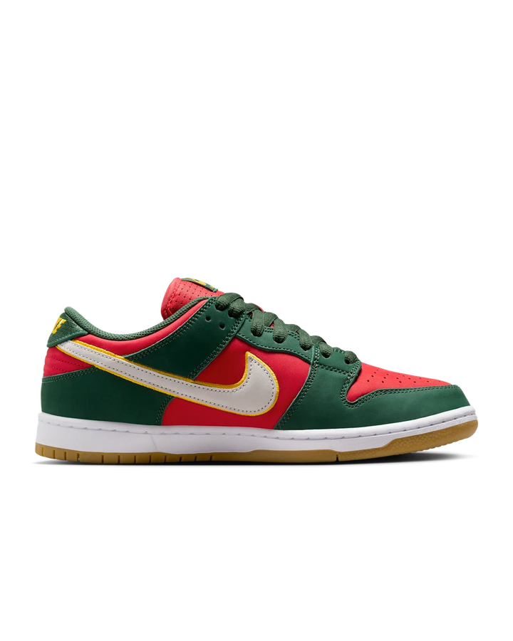 Nike SB Dunk Low. Fir and Fire Red